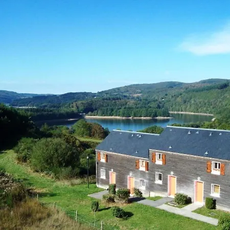 Vue: 2-bedroom Lakeside Retreat With Garden And Wi-fi Apartment