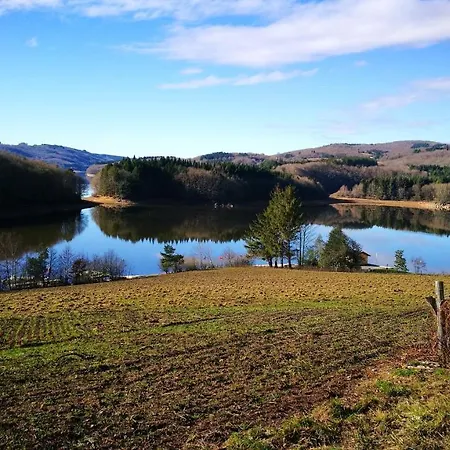 Vue: 2-bedroom Lakeside Retreat With Garden And Wi-fi Apartment *